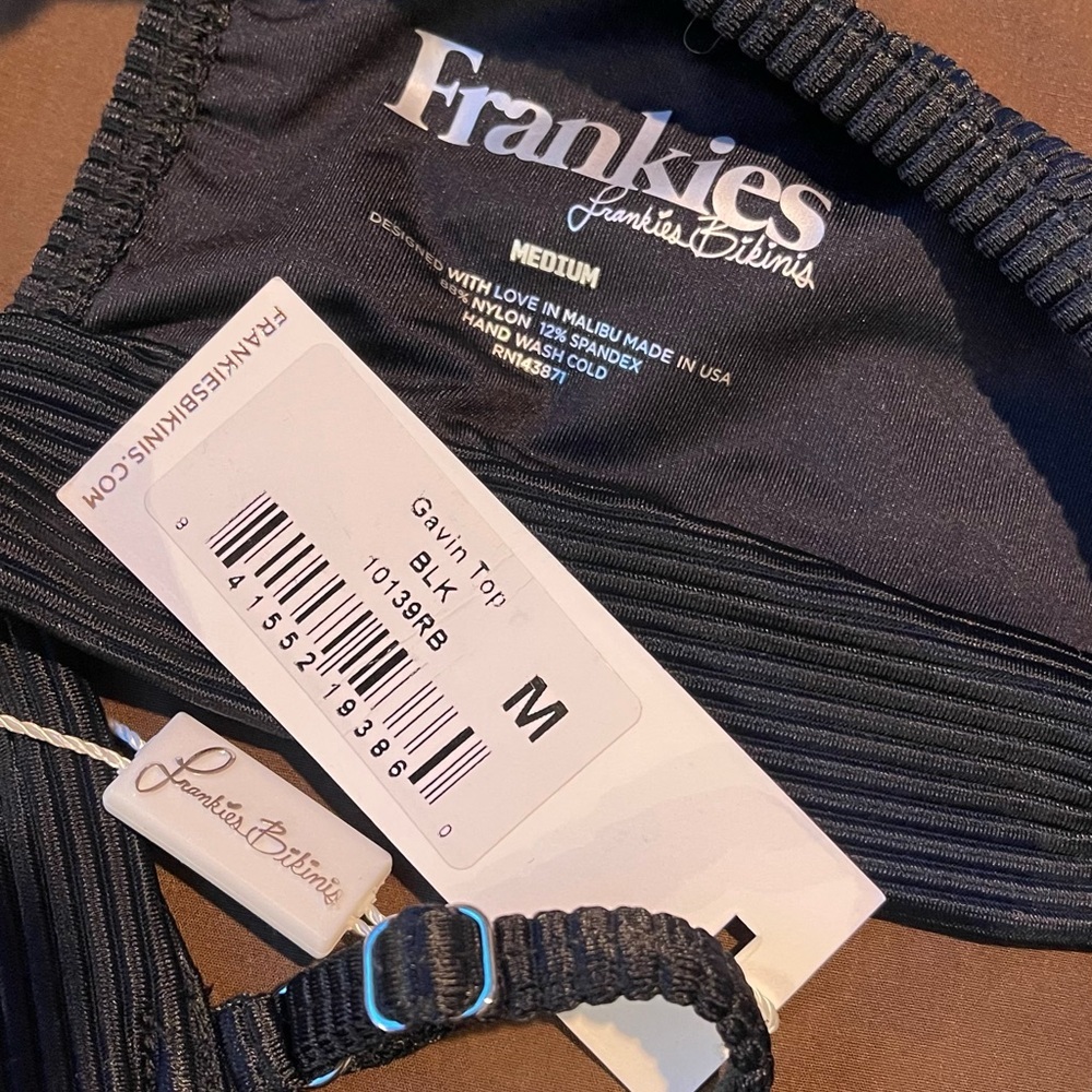 Frankie’s Bikinis (TOP ONLY) - Picture 5 of 5